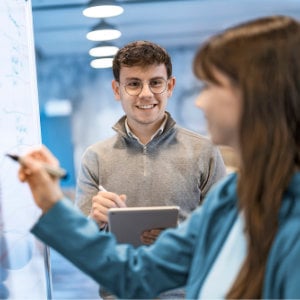 ausbildung-im-vertrieb_300x300_2024_01 ausbildung-studium_300x300_2024_06