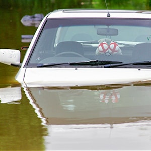 auto-ueberschwemmt_300x300_2022_03 auto-ueberschwemmt_300x300_2022_03