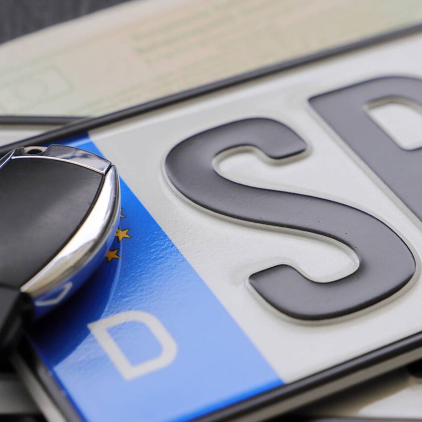 auto-ummelden_850x850_2022_03 shutterstock_1940410207_850x850