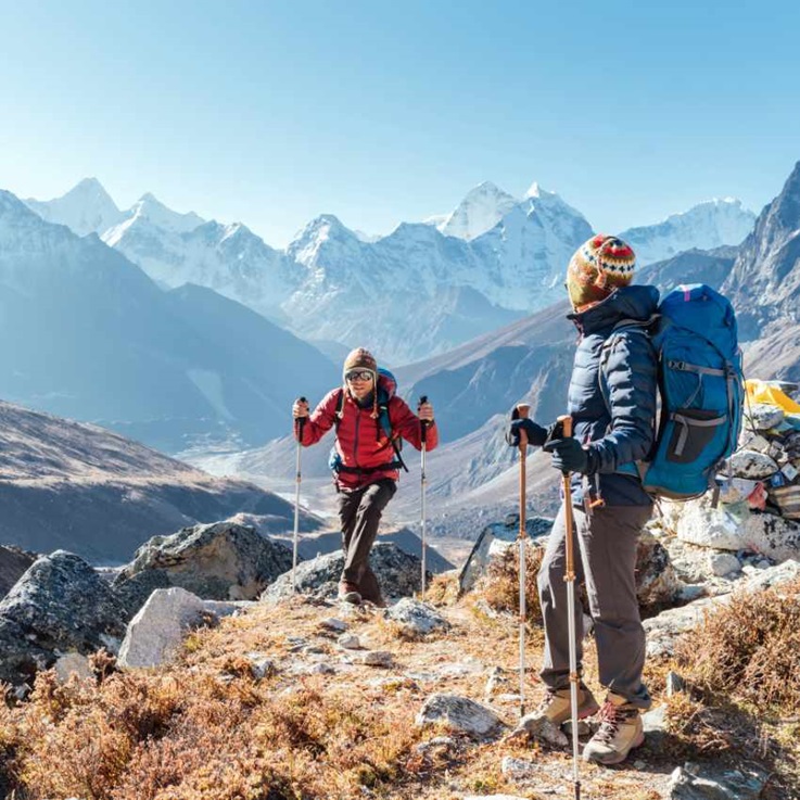 Paar beim hochalpinen Wandern