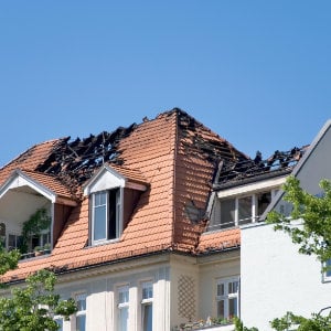 beschaedigtes-dach_300x300_2022_04 beschaedigtes-dach_300x300_2022_04