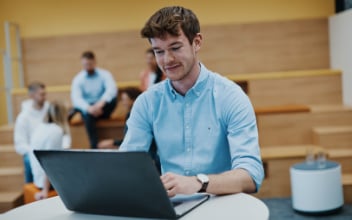 Duales-Studium_352x220_2023_01 Duales-Studium_352x220_2023_01