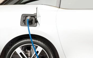 e-auto-versicherung_352x220_2022_01 e-auto-versicherung_352x220_2022_01