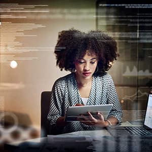 800x800-woman-working-on-tablet