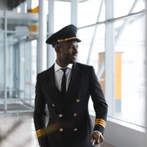 gutverdiener-basis_300x300_2023_04 Mann im Anzug