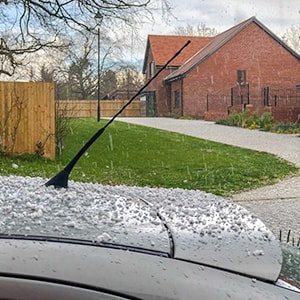 hagel-auf-autodach_300x300_2022_03 hagel-auf-autodach_300x300_2022_03