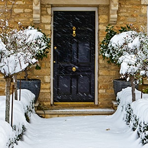 hauseingang-schnee_300x300_2021_11 hauseingang-schnee_300x300_2021_11