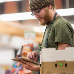 mitarbeiter-am-tablet_300x300_2024_10