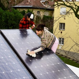 pflege-solarpanel_300x300_2022_10 pflege-solarpanel_300x300_2022_10