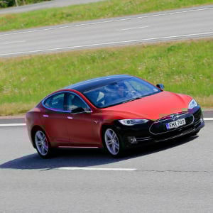 roter-tesla_300x300_2022_08 roter-tesla_300x300_2022_08