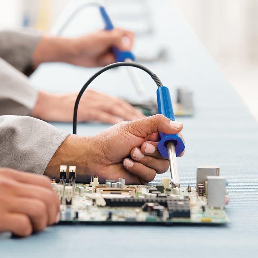 zu-refresh-gk-techn-versicherung-850x850 elektriker beim loeten