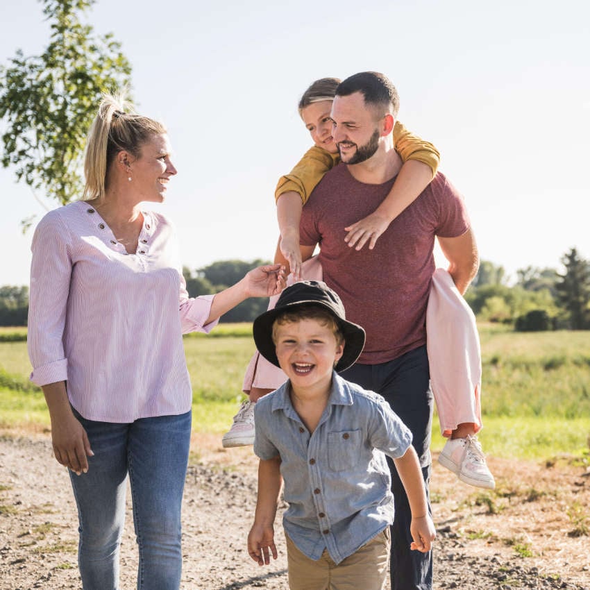 Familienausflug im Sommer unfallversicherung-familien
