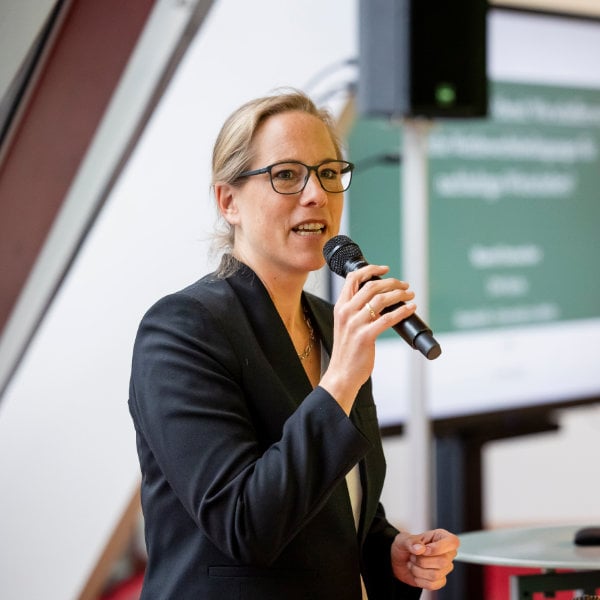 Dr. Katharina Reuter