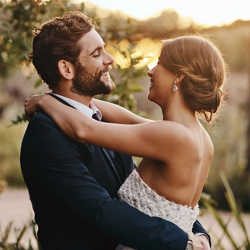 hochzeitsversicherung_850x850_2025_10 Tanzende Bräutigame