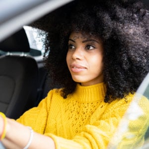 junge-fahrer-police_300x300_2023_04 Junge Frau beim Autofahren