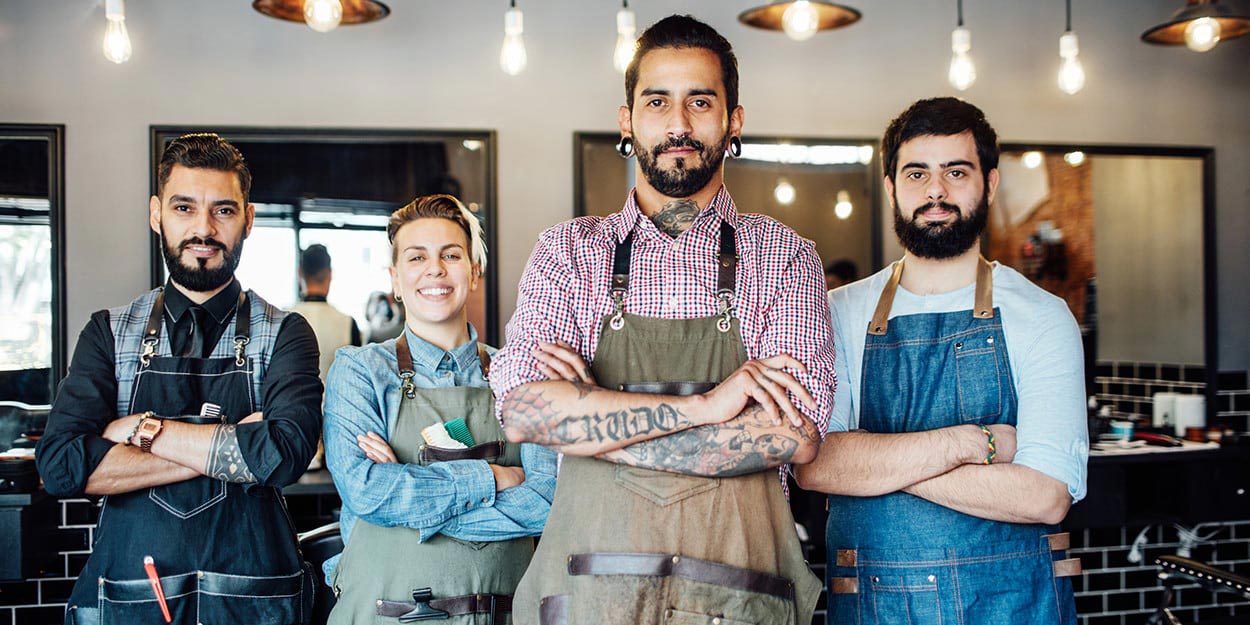 Versicherungen_Friseure_1250x625_komp Friseure posieren