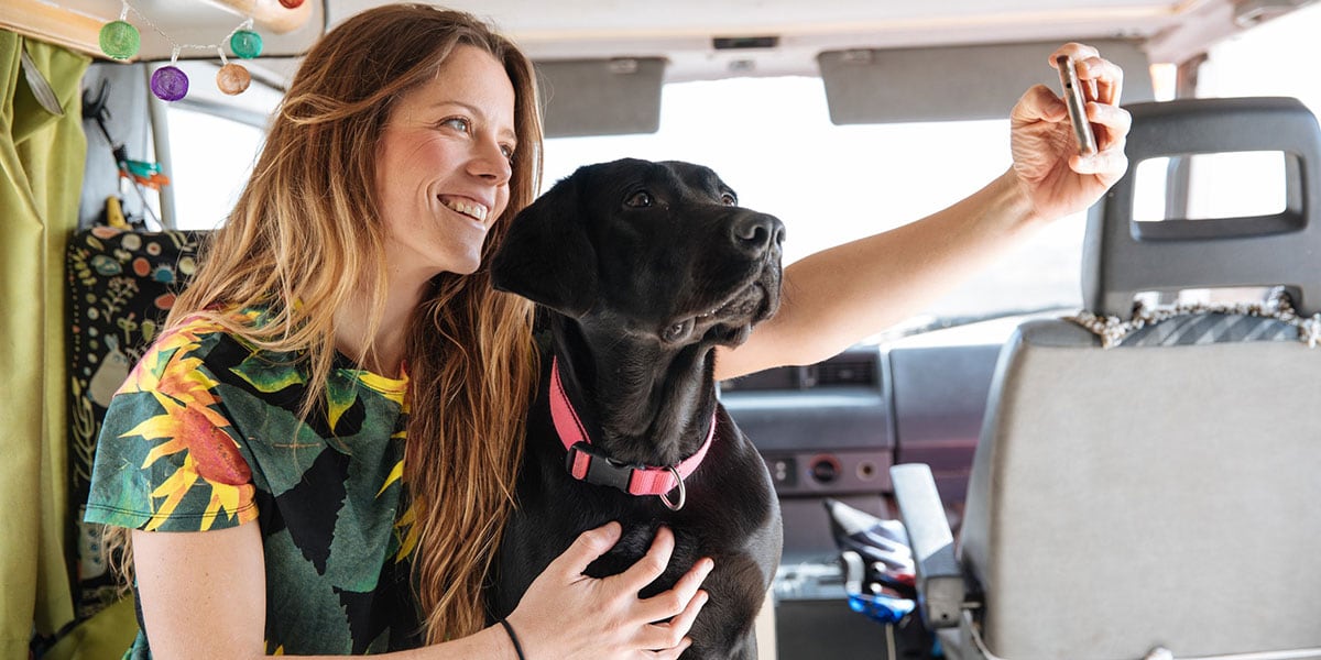 ZUR_Wohnmobil_1_komp Selfie mit Hund