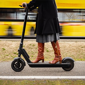 e-scooter-fahrradweg_300x300_2022_03