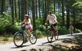 Familienradtour im Wald