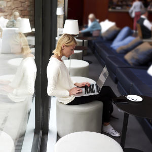 Frau am Laptop