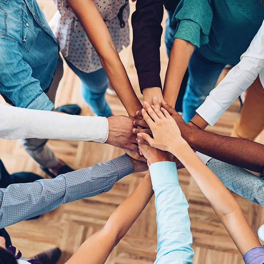 ausgestreckte-haende_850x850_2022_03 ausgestreckte-haende_850x850_2022_03