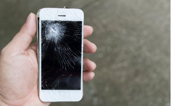 handy-kaputt_352x220_2023_08 Handy mit zersplittertem Display